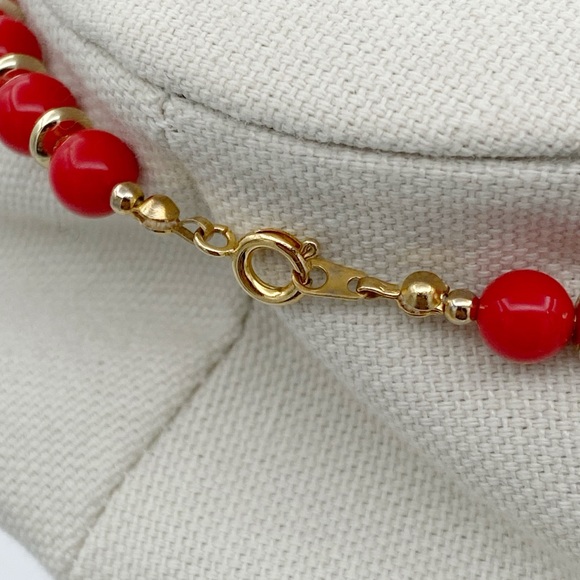 Vintage Red Acrylic Beaded with Gold Tone Spacers Necklace - Picture 7 of 9
